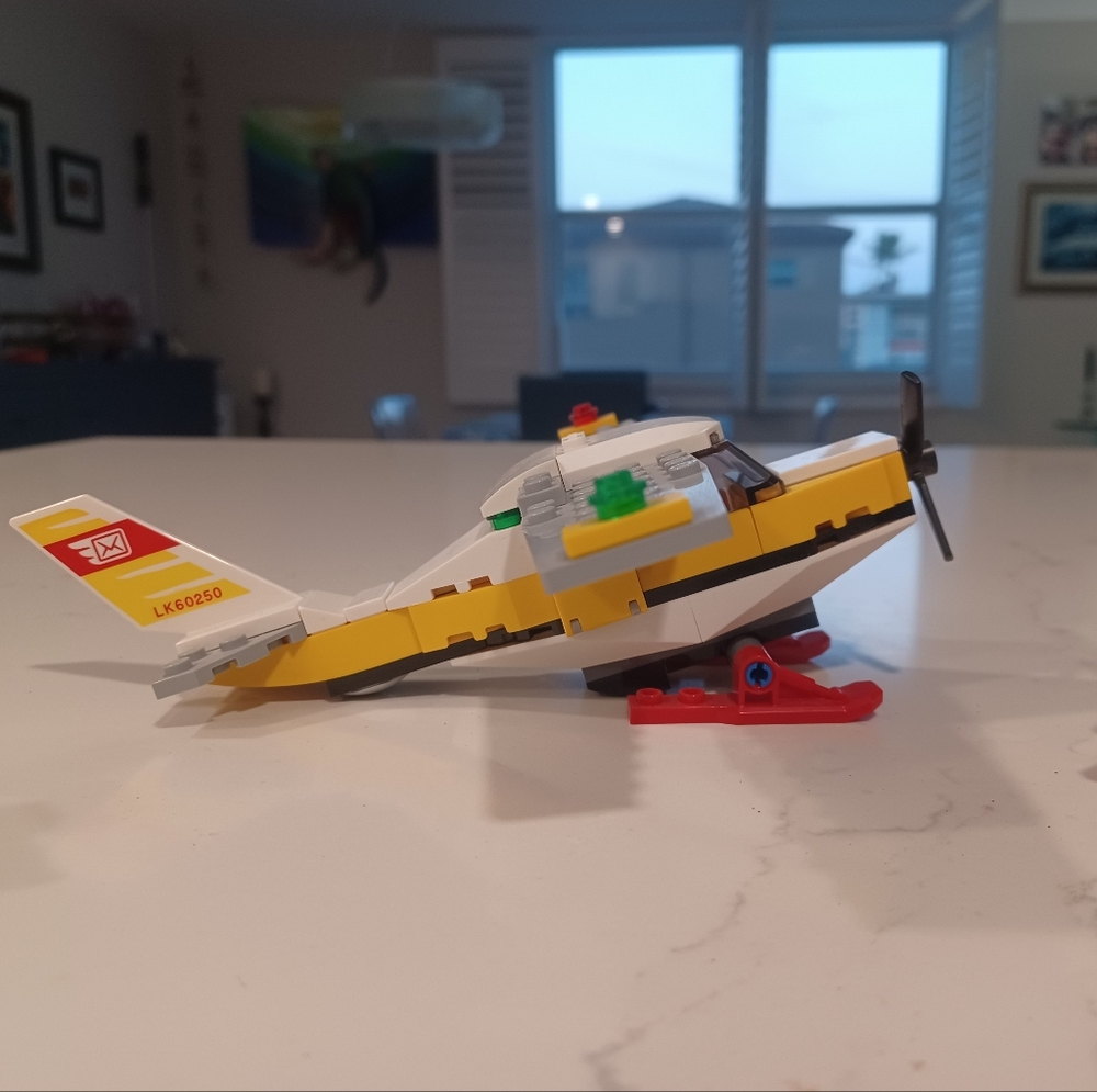LEGO mail plane - Picture 2 of 6